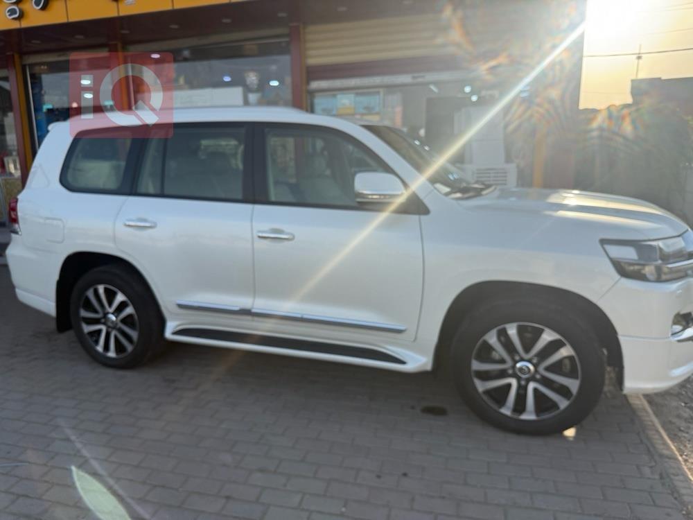 تويوتا لاندكروزر